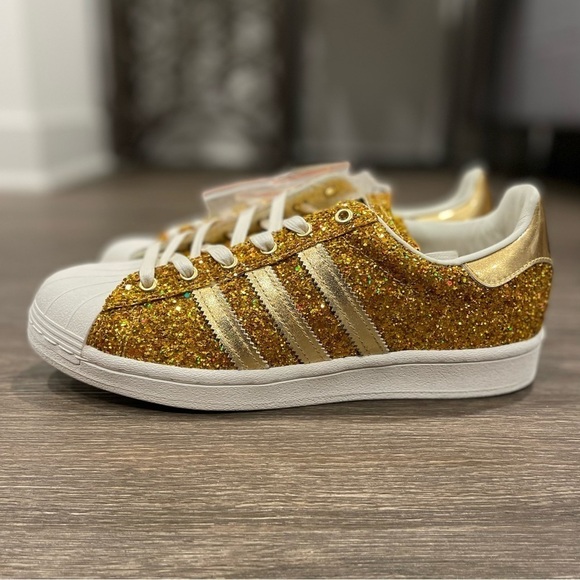 Adidas Superstar sz 5.5, 6 - Picture 2 of 5